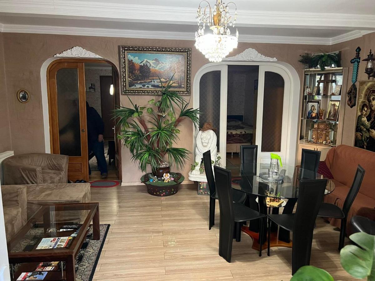 3 Room Flat In Tiflis Exterior foto